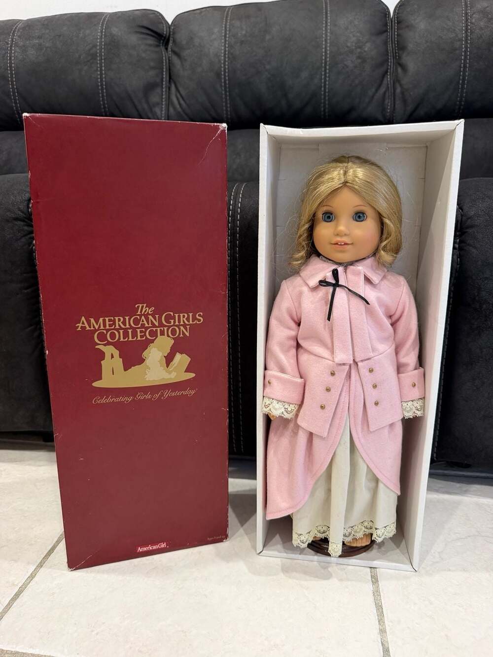 American Girl Elizabeth Cole Doll with Meet Outfit and Original Box